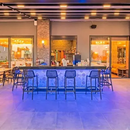 Emerald Paradise Apartment *