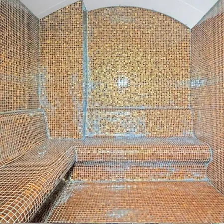 Emerald Paradise Apartment *